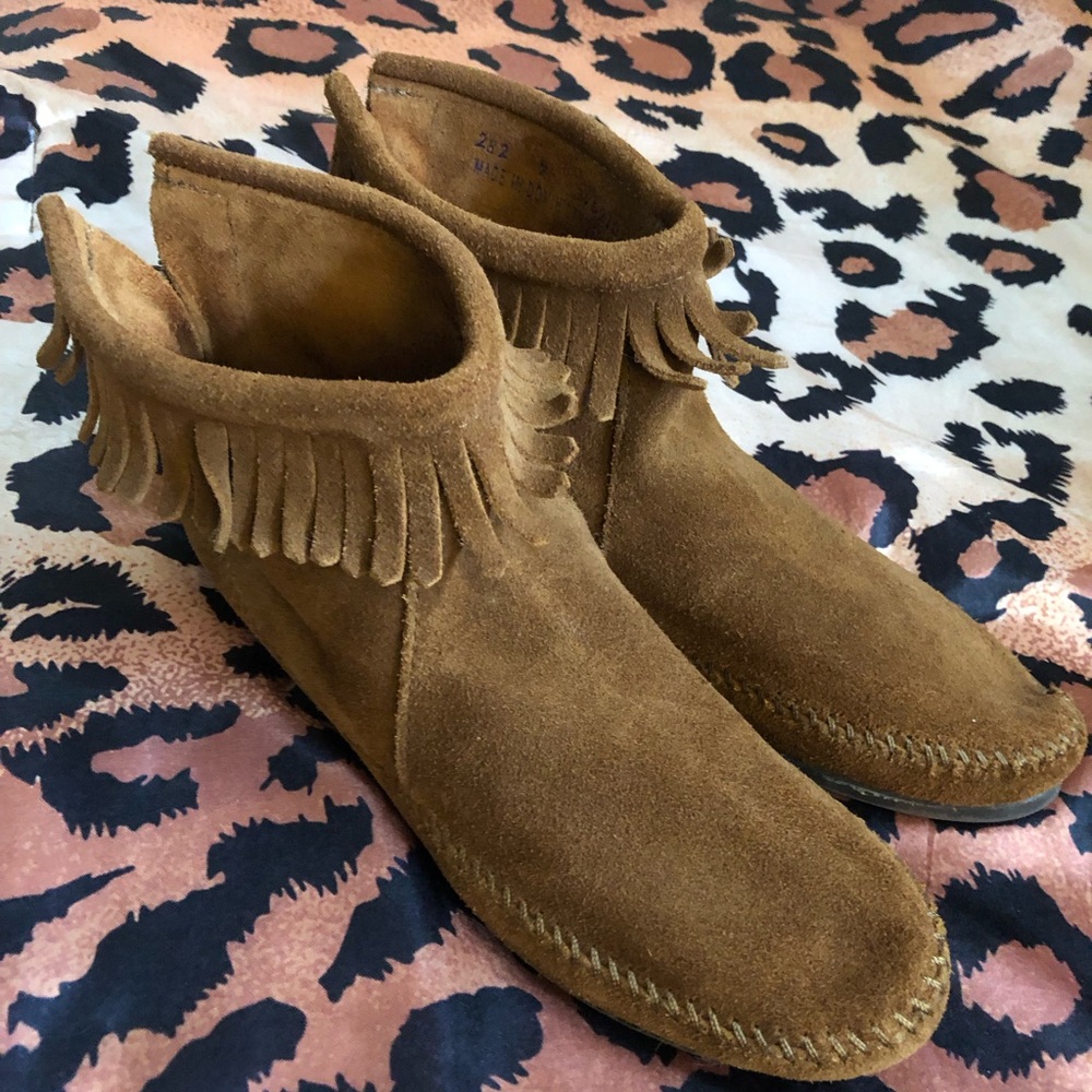 Minnetonka Suede Moccasin Bootie womens size 7 - lightly worn